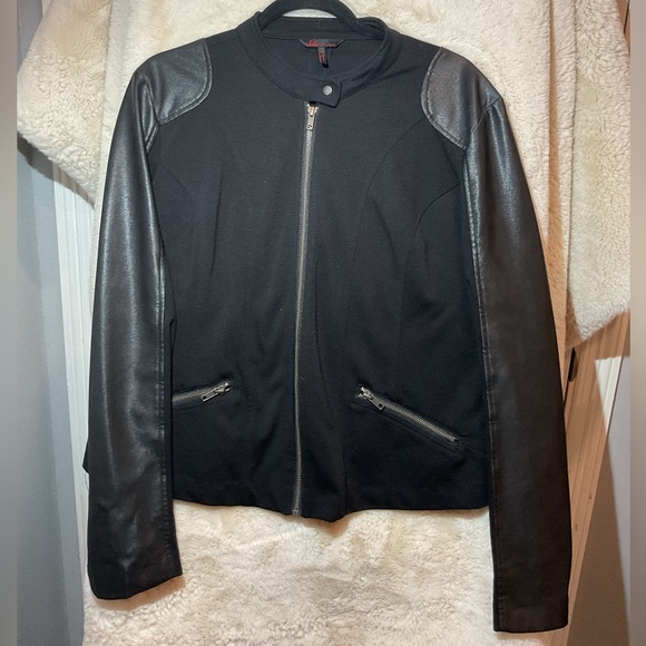 Sofia Vergara Black Jacket - Picture 1 of 5